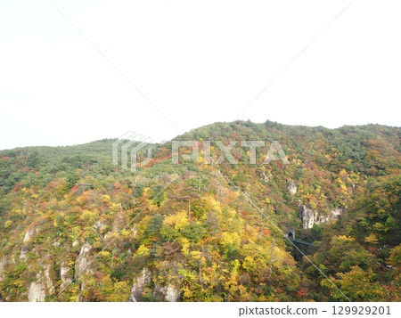 Spectacular autumn foliage at Naruko Gorge in Miyagi Prefecture | A famous valley tourist spot in Tohoku 129929201