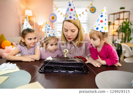 Birthday celebration brings joy to children at a cozy home party 129929315