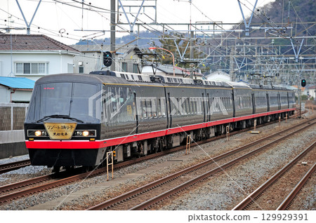 Tokaido Main Line, Ninomiya-Oiso, Izukyu 2100 series, R-4 formation, Resort Odoriko, Kurofune train Tokaido Main Line, Ninomiya-Oiso, Izukyu 2100 series, R-4 formation, Resort Odoriko, Kurofune train 129929391