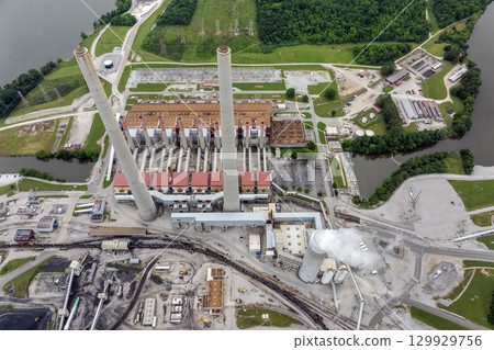 Electric energy production from fossil fuel. Kingston power station in Roane County near Kingston, Tennessee. Major coal-fired power plant producing electricity Electric energy production from fossil fuel. Kingston power station in Roane County near Kingston, Tennessee. Major coal-fired power plant producing electricity 129929756