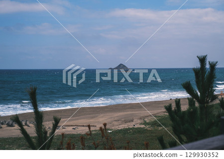 [Hakuto Coast] Coastal road and beautiful scenery of the Sea of Japan 129930352