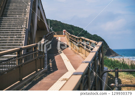 [Hakuto Coast] Coastal road and beautiful scenery of the Sea of Japan, footbridge 129930379