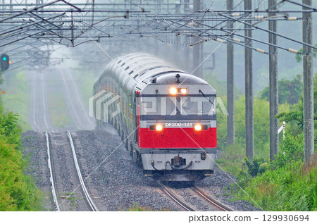 千歲線 島松北廣島 JR Freight DF200-117（五稜郭）+ JR 東日本 E26 系列（奧） 129930694