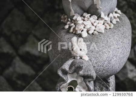 [Hakuto Shrine] A historic shrine in Tottori with a cute stone rabbit statue 129930768