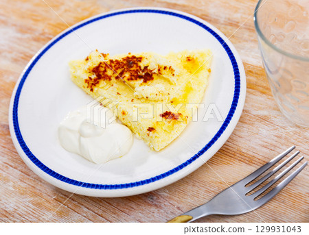 Delicious cottage cheese casserole with sour cream close up 129931043