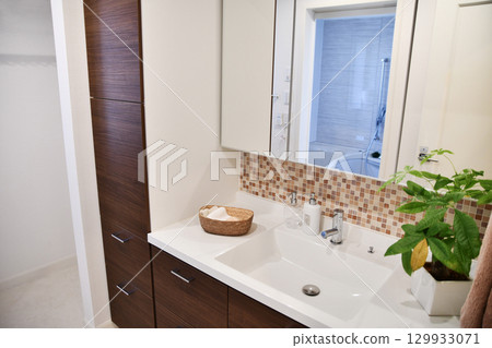 Indoors of a house 129933071