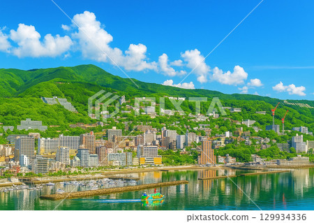 Atami with young leaves and fresh greenery 129934336