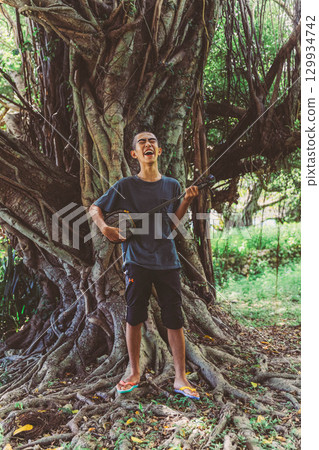 Gajumaru and sanshin 129934742