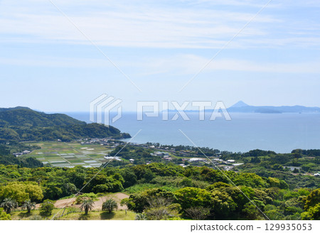 Kaimon and Kagoshima Bay as seen from the tower in Kirishimagaoka Park Kaimon and Kagoshima Bay as seen from the tower in Kirishimagaoka Park 129935053