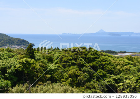 從霧島丘公園的塔上眺望開門和鹿兒島灣 129935056