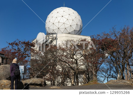 Mt. Gozaisho in autumn, the main peak of the Suzuka Mountains: The dome of the Gozaisho radar rain gauge Mt. Gozaisho in autumn, the main peak of the Suzuka Mountains: The dome of the Gozaisho radar rain gauge 129935266