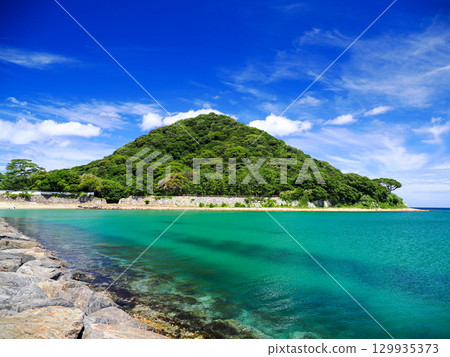Mount Shizuki and Kikugahama Beach Mount Shizuki and Kikugahama Beach 129935373