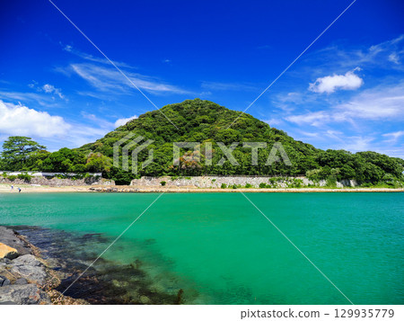 Mount Shizuki and Kikugahama Beach 129935779