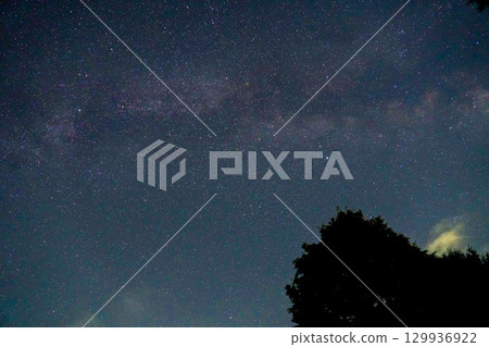 Milky Way rising 129936922