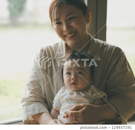 媽媽 嬰兒 寶寶 129937191
