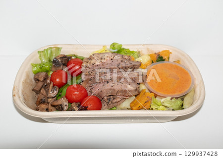 Delicious and delicious fat-reducing lunch box Delicious and delicious fat-reducing lunch box 129937428