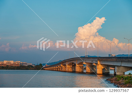 夕陽下的近江橋，滋賀縣大津市 129937567