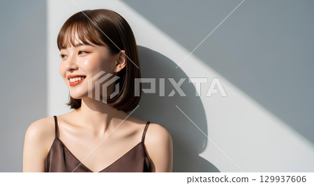 時尚鮑伯髮型模特兒女人的自然光肖像 129937606