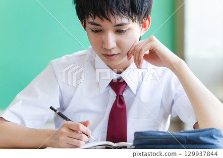 男孩學習學習 129937844