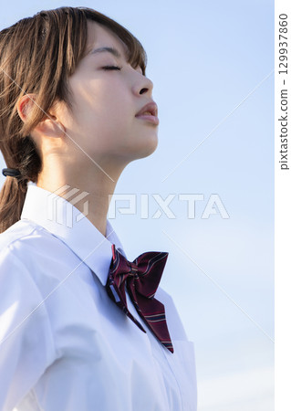 School girls looking up at the sky 129937860