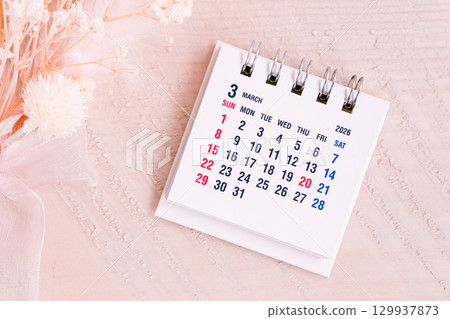 2026年3月日本日曆粉紅色背景 129937873