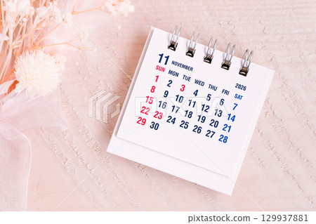 2026年11月日本日曆粉紅背景 129937881