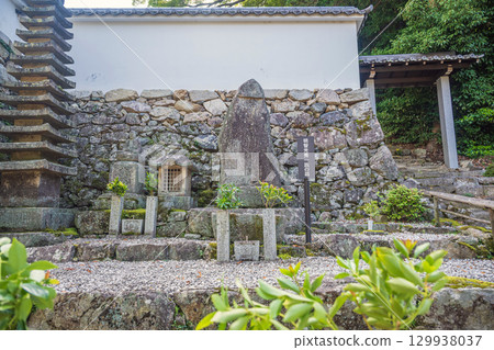 Shiga Otsu Saikyoji Temple Grave of Akechi Mitsuhide's Family Shiga Otsu Saikyoji Temple Grave of Akechi Mitsuhide's Family 129938037