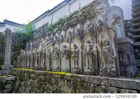 滋賀縣大津市最教寺的二十五尊菩薩石像 滋賀縣大津市最教寺的二十五尊菩薩石像 129938199