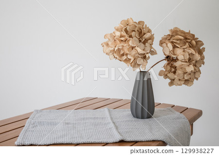 Dried flowers in the room Dried flowers in the room 129938227