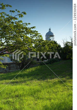 Mihonoseki Lighthouse before dawn in Matsue City, Shimane Prefecture 129938484