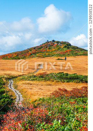 秋季攀登栗駒山（栗駒山～益嶽山：白金濕原） 129938522