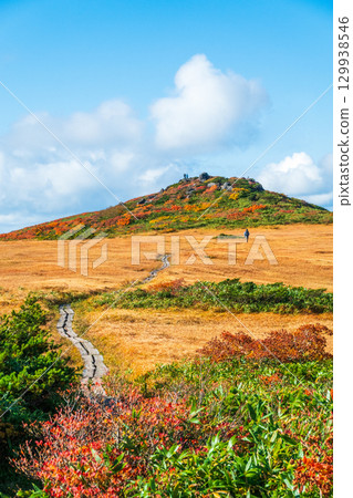 秋季攀登栗駒山（栗駒山～益嶽山：白金濕原） 129938546