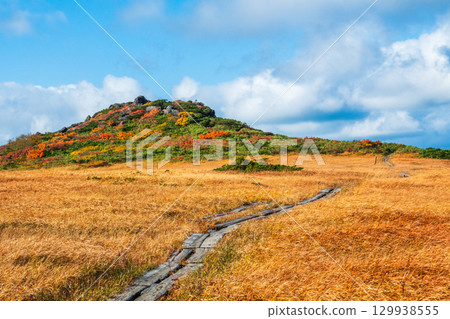 Climbing Mount Kurikoma in autumn (Mount Kurikoma - Mount Masutake: Shirogane Marshland) Climbing Mount Kurikoma in autumn (Mount Kurikoma - Mount Masutake: Shirogane Marshland) 129938555