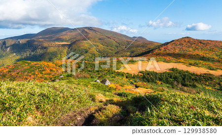 秋季攀登栗駒山（從昇山眺望栗駒山） 129938580