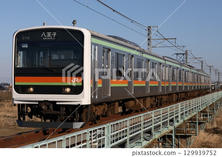 八高線209系列64號列車在西川越和的場之間運行 129939752