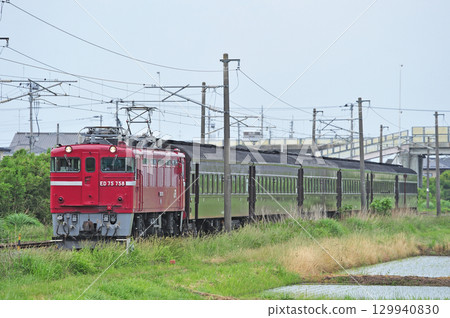 Tohoku Main Line, Kagamiishi-Yabuki, JR East, ED75-758 (Sendai) + old passenger car (Takasaki) 129940830