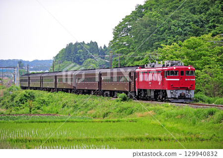 Tohoku Main Line Shirasaka-Toyohara JR East ED75-758 (Sendai) + Old passenger car (Takasaki) Tohoku Main Line Shirasaka-Toyohara JR East ED75-758 (Sendai) + Old passenger car (Takasaki) 129940832