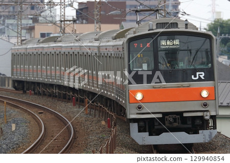 武藏野線 205 系列 M1 列車運行於南浦和～東浦和之間 129940854