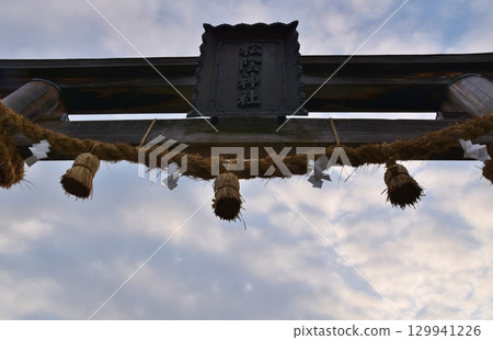 山口郡春天早晨的松陰神社鳥居 山口郡春天早晨的松陰神社鳥居 129941226