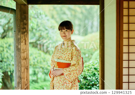 Young lady in kimono Young lady in kimono 129941325