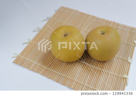 Pear Kosui 129941336