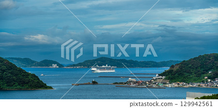 長崎港遊輪抵達（Adora Mediterranea）從女神大橋眺望全景【長崎市】 129942561