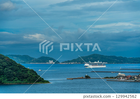 長崎港遊覽船（Adora Mediterranea）從女神橋抵達[長崎市] 129942562