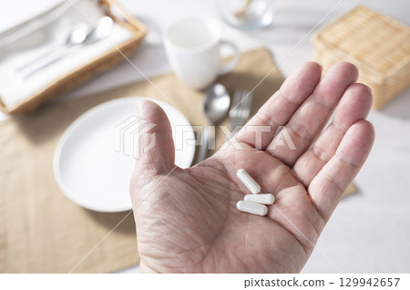 Medicines to take before meals 129942657
