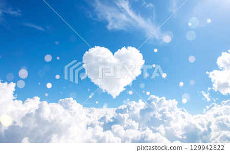心形漂浮在藍天上 129942822