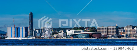Panoramic view of Shimonoseki from Norfolk Square [Kitakyushu City, Fukuoka Prefecture] 129943468