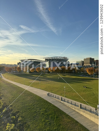 黃昏的體育場 129943602