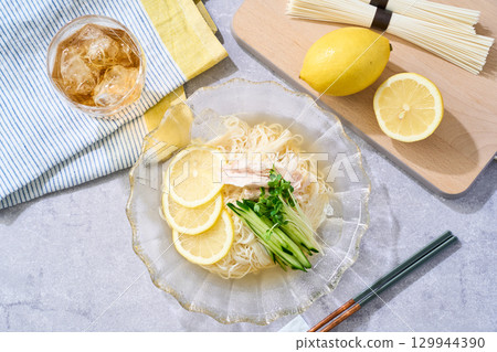 Lemon Somen | Refreshing summer noodles topped with cold dashi 129944390