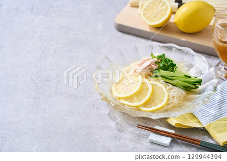 檸檬素麵｜清爽的夏季麵條搭配冷高湯 129944394