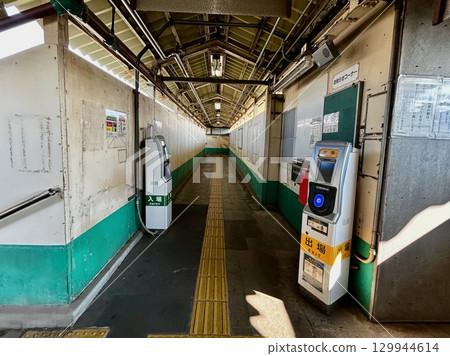 Tsurumi Line ticket gate 129944614